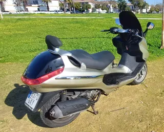 Piaggio x8 125.