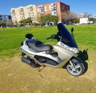 Piaggio x8 125.
