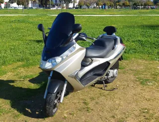 Piaggio x8 125.