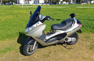 Piaggio x8 125.