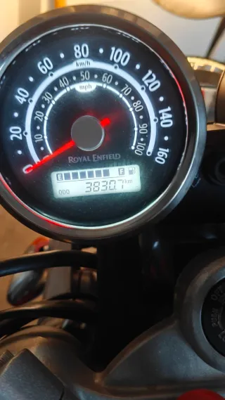 Royal Enfield Moto Roja pocos KM