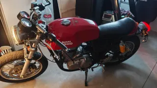 Royal Enfield Moto Roja pocos KM