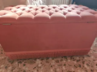 Zapatero / asiento de madera tapizado con ruedas