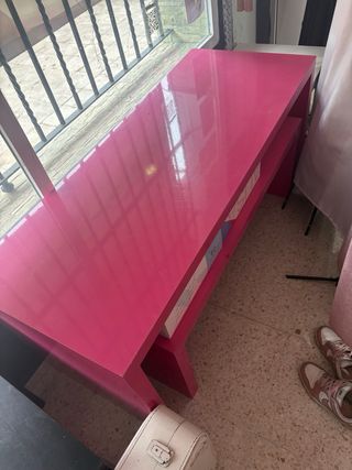 Mobiliario Tienda Ropa Rosa y Negro