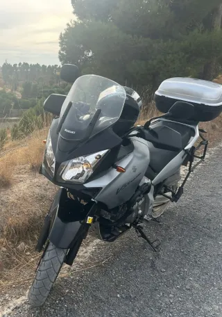 Suzuki DL650 V-Strom Moto