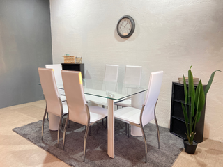 Comedor de cristal con 6 sillas blancas + Envio