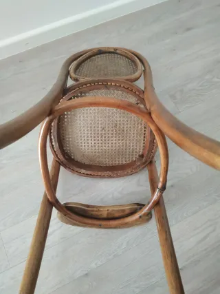 Trona antigua Thonet madera y ratán