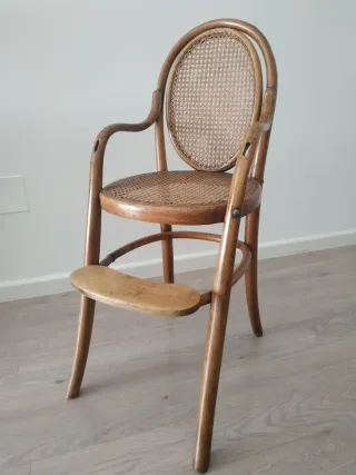 Trona antigua Thonet madera y ratán