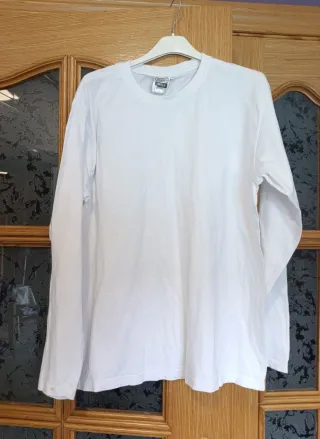 Lote de tres pantalones y dos camisetas Sanitarios