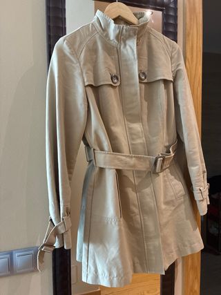 Gabardina Caramelo Efecto Piel Melocotón