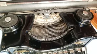 Máquina de Escribir Hispano Olivetti M 40 HO - SA.
