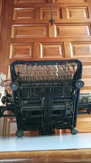 Máquina de Escribir Hispano Olivetti M 40 HO - SA.