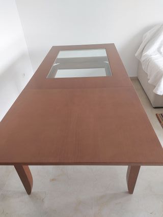 Mesa comedor extensible madera y cristal.