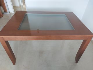 Mesa comedor extensible madera y cristal.