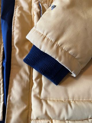 Abrigo amarillo Pull&Bear con capucha