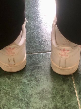 Deportivas marca Adidas de Piel de Mujer talla 36