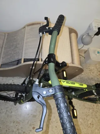 Bicicleta 16" wst elegance color verde y amarillo.