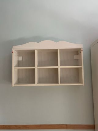 2 estanterías de madera blanca