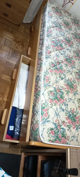 Cama 90 con colchón y cajones + mesilla