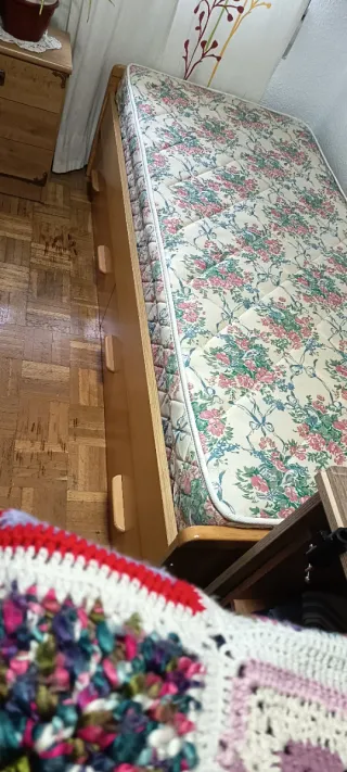 Cama 90 con colchón y cajones + mesilla