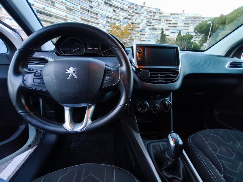 Peugeot 2008 1.2 Pure Tech Style (2017) 2017, foto 2