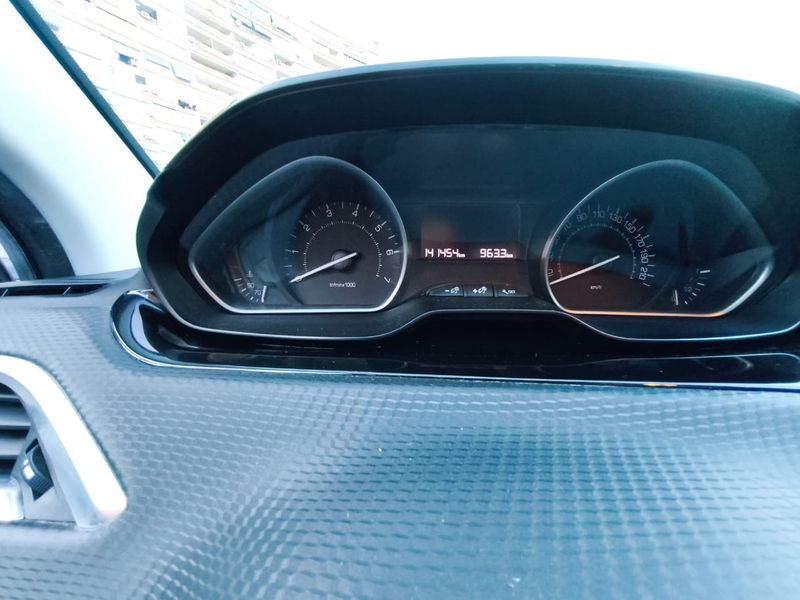 Peugeot 2008 1.2 Pure Tech Style (2017) 2017, foto 3