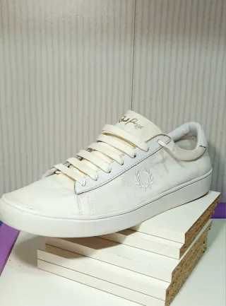 Fred Perry Talla 45 Blancas