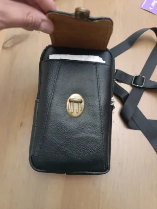 Riñonera de piel negra