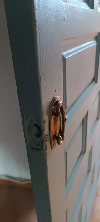 Puerta madera maciza pintada