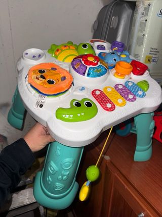 Caminador Fisher-Price y mesa de juegos vtech.