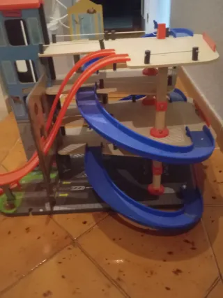 Parking de juguete de madera