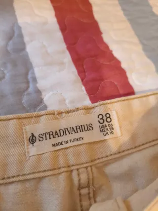 Pantalón cargo beige Stradivarius