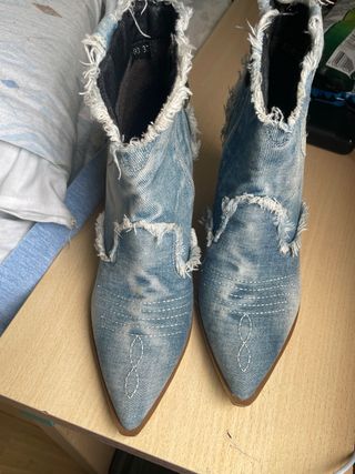 Botines vaqueros desgastados talla 37