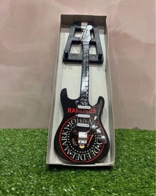 RAMONES. PRECIOSA GUITARRA DECORACIÓN MADERA