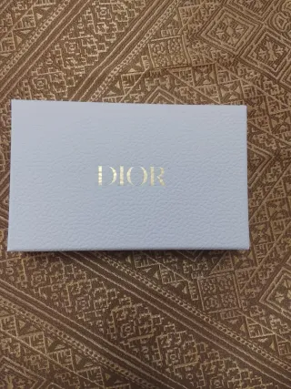 Caja Dior dorada