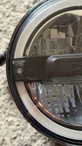 Faro delantero Husqvarna Norden 901 LED