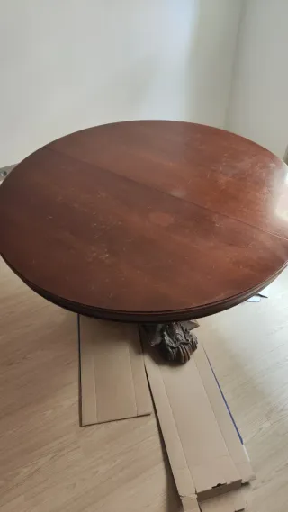 Mesa de comedor redonda de madera