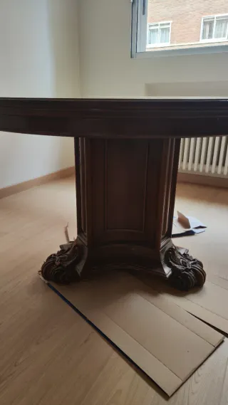 Mesa de comedor redonda de madera