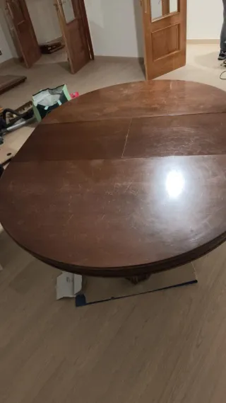 Mesa de comedor redonda de madera