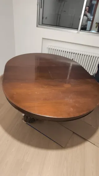 Mesa de comedor redonda de madera