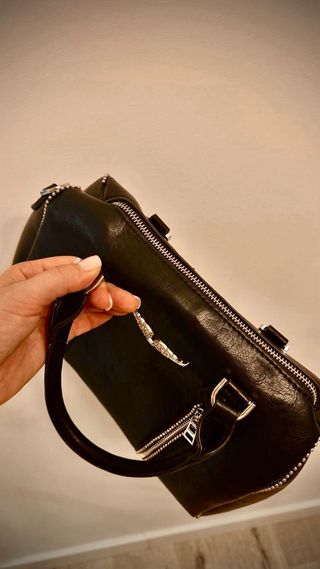 Bolso de piel negro