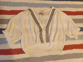 Camiseta Pull&Bear blanca bordada