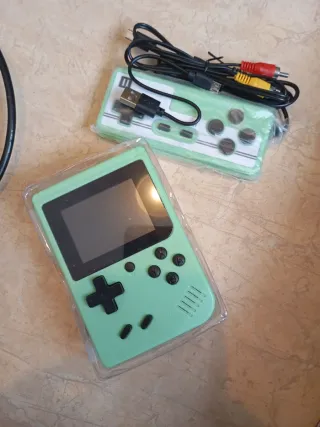 Consola de juegos 2D verde agua