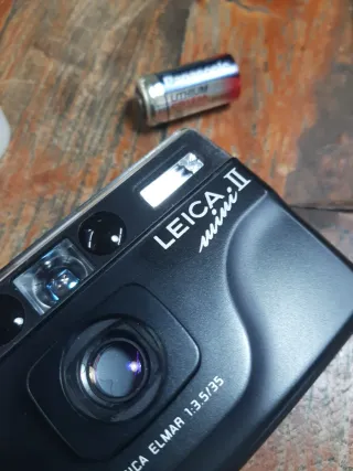 Cámara Leica Mini II Negra Playboy edition