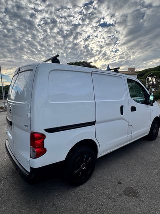 Furgoneta nissan nv 200.