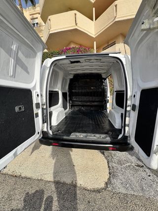 Furgoneta nissan nv 200.