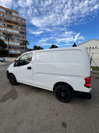 Furgoneta nissan nv 200.