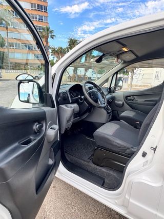 Furgoneta nissan nv 200.