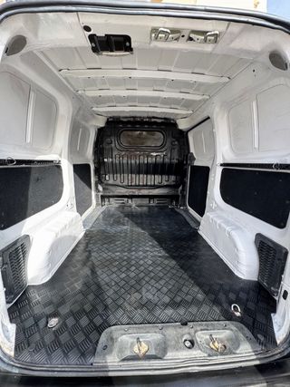 Furgoneta nissan nv 200.