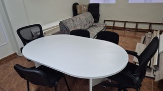 Mesa ovalada blanca (Ideal reuniones o comedor)